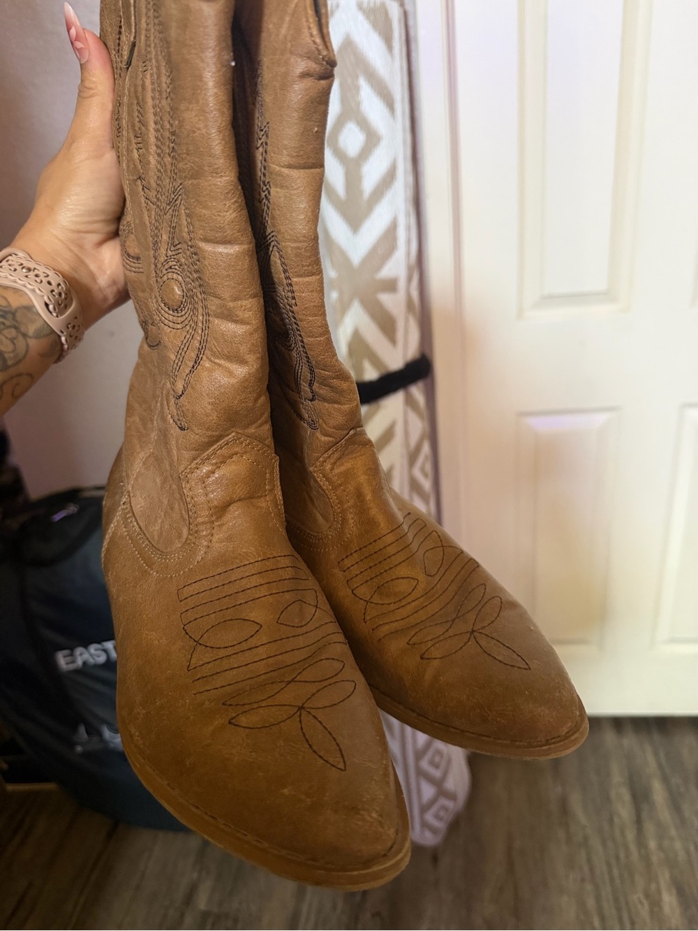 Coconuts Tan Leather Western Cowboy Boots with Embroidered Stitching - Picture 3 of 9